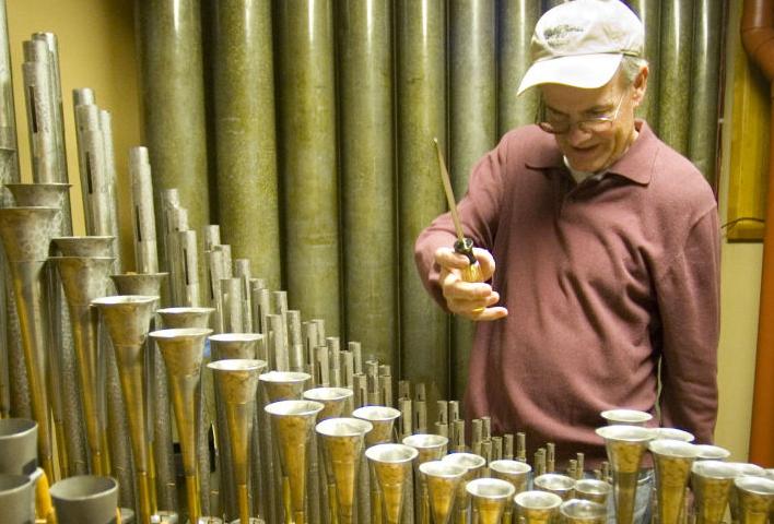 Colorado Springs founder of longtime music series can’t stay away from his Wurlitzer organ