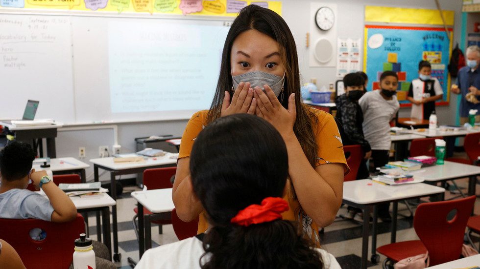Colorado middle school launches probe after teen says teacher TAPED masks to students’ faces in class