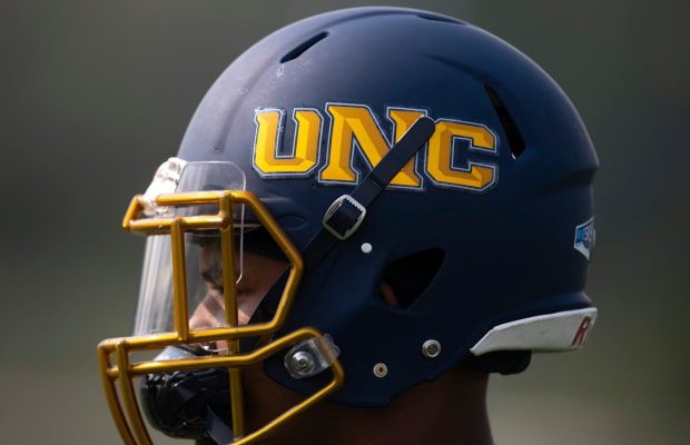 Northern Colorado coach throws clipboard into crowd, injures fan – Sports Illustrated