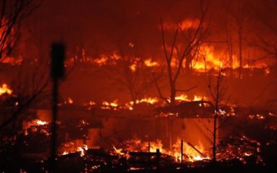 Wildfires burn hundreds of homes in Colorado, thousands flee :: WRAL.com